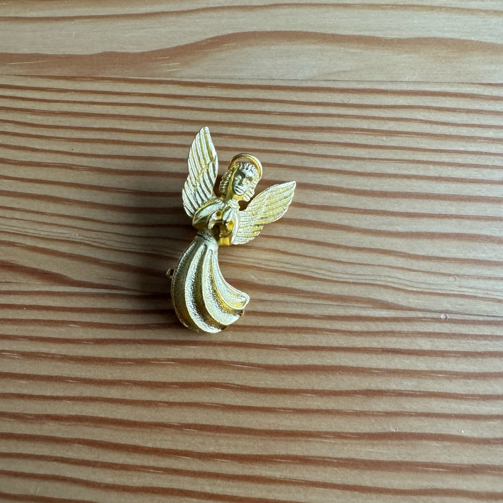 Gold Angel Brooch Pin